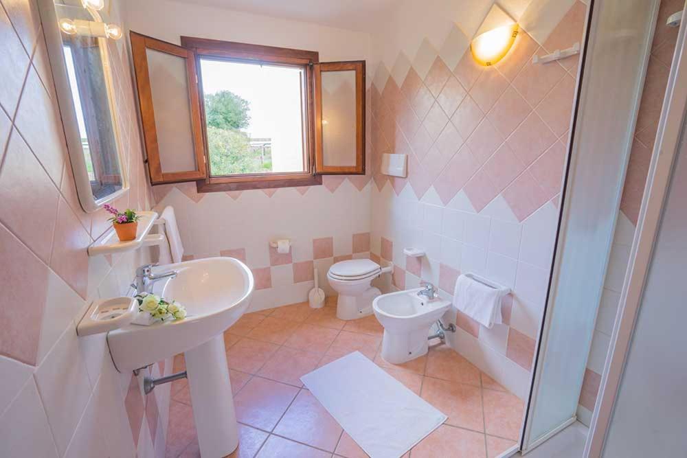 טנאונלה Residence Baia Sant Anna Con Piscina מראה חיצוני תמונה