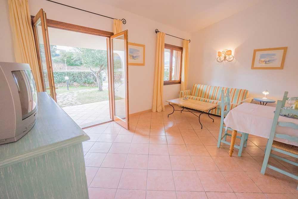 טנאונלה Residence Baia Sant Anna Con Piscina מראה חיצוני תמונה