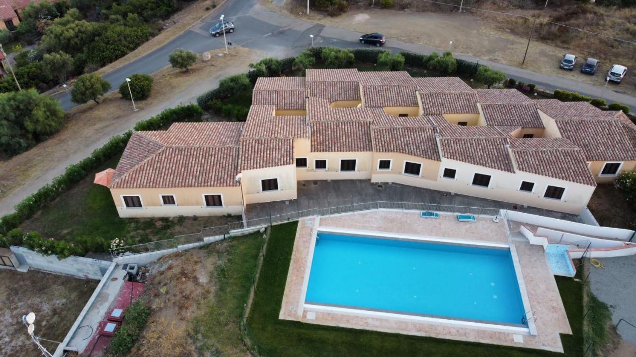 טנאונלה Residence Baia Sant Anna Con Piscina מראה חיצוני תמונה