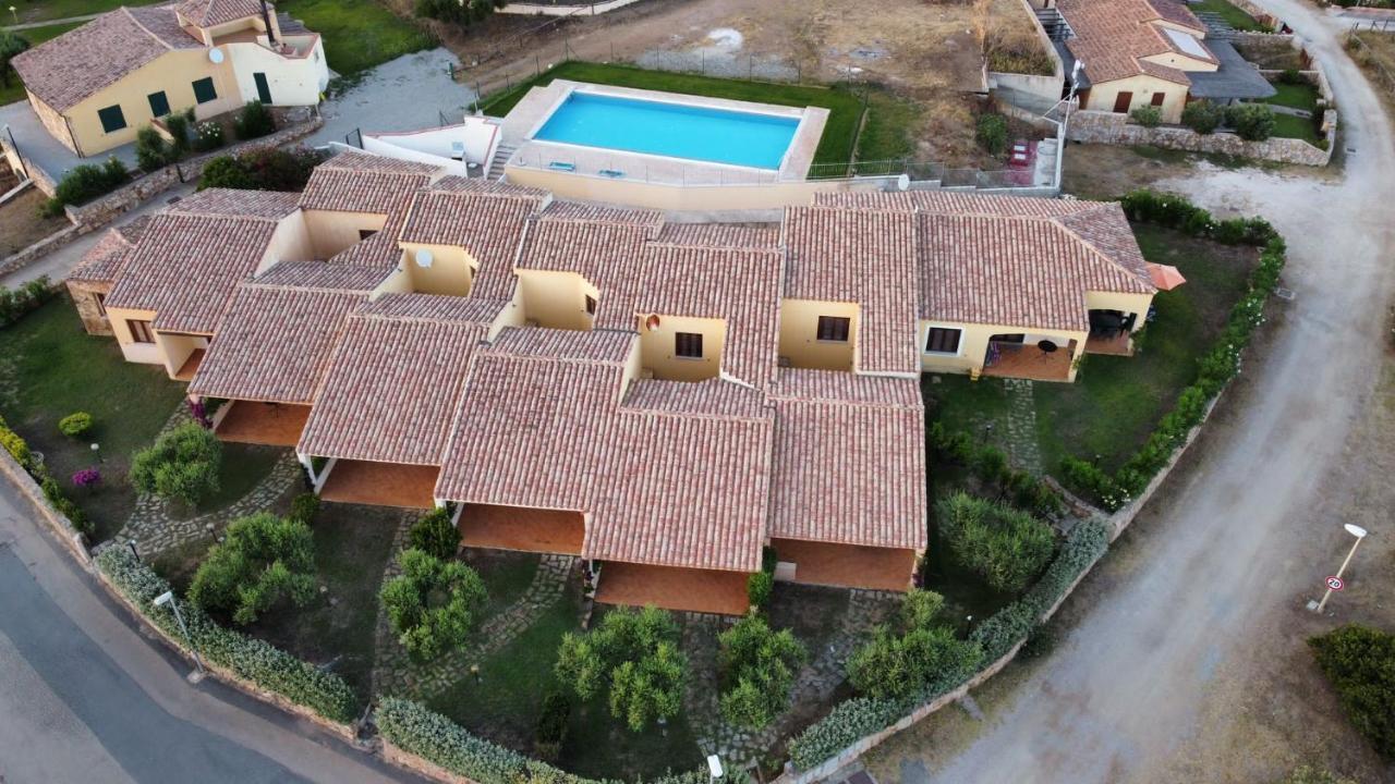 טנאונלה Residence Baia Sant Anna Con Piscina מראה חיצוני תמונה
