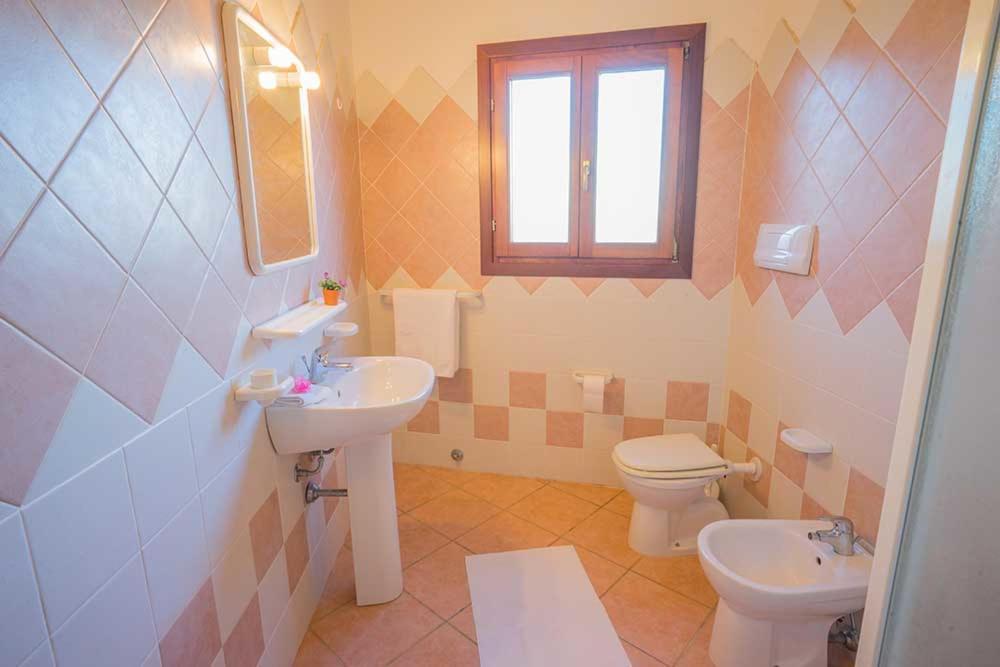 טנאונלה Residence Baia Sant Anna Con Piscina מראה חיצוני תמונה